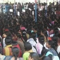 ஒன்றிய செயலாளரை மாற்றக்கோரி அ.தி.மு.க.வினர் போயஸ்கார்டன் முற்றுகை!