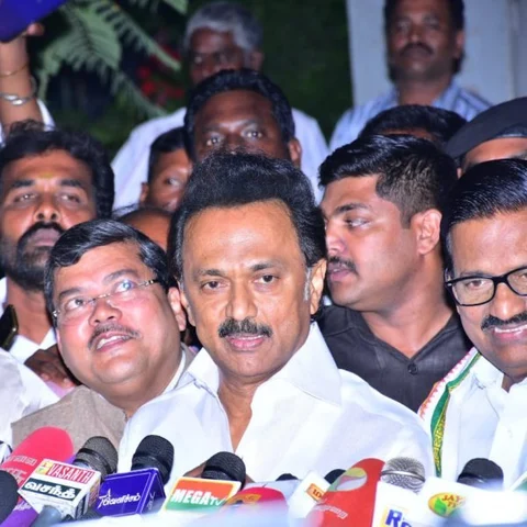 `அது மக்கள் நலக் கூட்டணி இல்லை; பண நலக் கூட்டணி!’ - ஸ்டாலின்