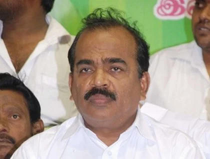 'குளிக்கத்தானேய்யா போனேன்... அதுவரைக்கும் காத்திருக்க மாட்டீங்களா..?' - கலகல நாஞ்சில் சம்பத்