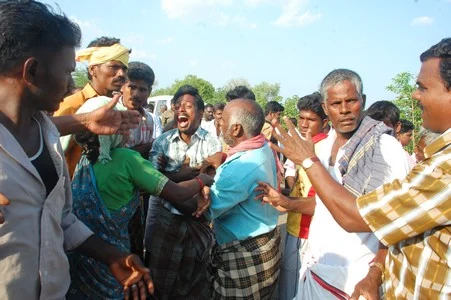 அரியலூரில் பேருந்து-லாரி மோதி 10 பேர் பலி; 13 பேர் கவலைக்கிடம் (படங்கள்)