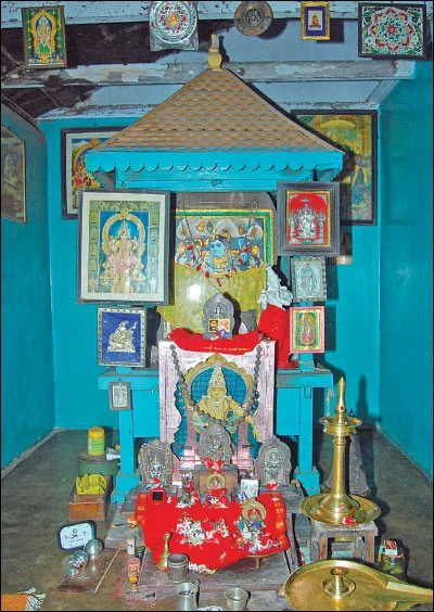 சக்தி விகடன் நடப்பு இதழில் பரவசமும் பலனும் தரும் 8 பகுதிகள்!