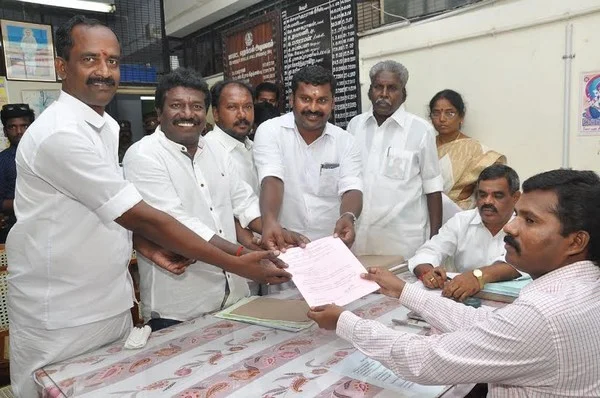 233 அதிமுக வேட்பாளர்கள் ஒரே நேரத்தில் வேட்புமனு தாக்கல்! - என்ன காரணம்?