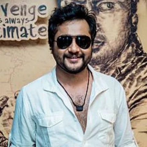 '`` பெருமாள் பிச்சை கேரக்டரைவிட பத்து மடங்கு பெரிய வில்லன் நான்...!- சாமி-2 சீக்ரெட் உடைக்கும் பாபி சிம்ஹா!