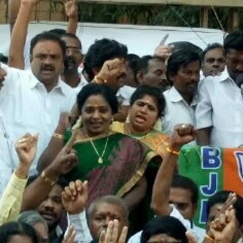 ஊழல் கட்சியான அ.தி.மு.க பின்னால் எங்களால் இருக்க முடியாது! - தமிழிசை