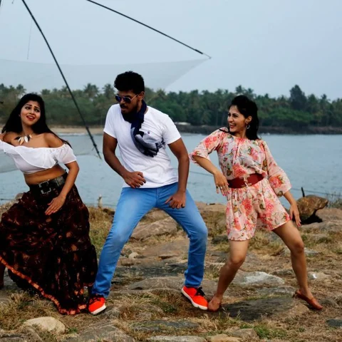 ``கூத்தன்டானு குணமாச் சொல்லணும், இப்படிக் கத்தக் கூடாது!" - `கூத்தன்' விமர்சனம்