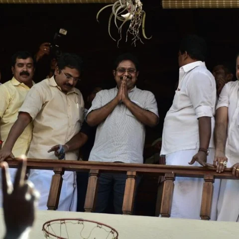 ‘அடுத்த ஆறு நாள்களுக்குள் அ.தி.மு.க.வில் அதிரடி!’ - நோன்பு திறப்புக்கு வருவாரா டி.டி.வி.தினகரன்? #VikatanExclusive