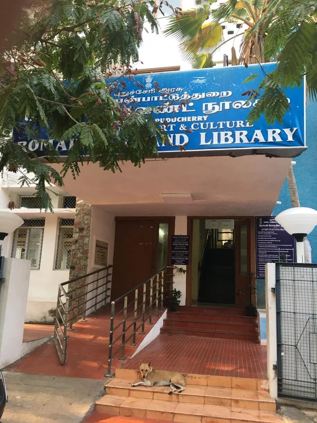 பிரெஞ்சு காலத்து கிளாசிக் நூலகம்.. புத்தகப் பிரியர்களுக்கு புதுவையில் ஒரு செம ஸ்பாட்#MyVikatan