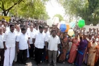 தண்ணீர் தண்ணீர்... கலெக்டர் அலுவலகம் முற்றுகை!