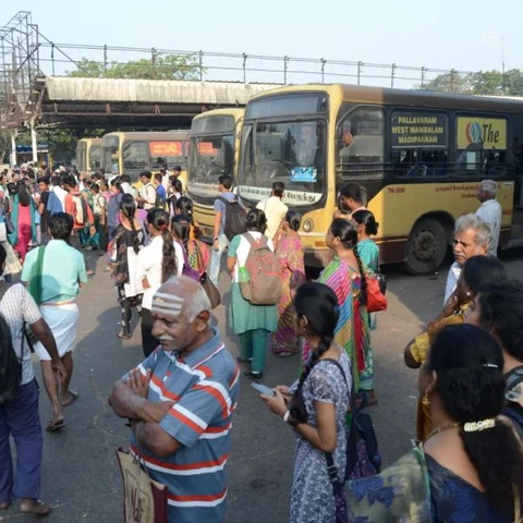 'பஸ் ஸ்டிரைக்குக்குக் காரணமான 33 ரூபாய் கணக்கு!' - குழப்பம், குளறுபடியுடன் ஊதியப் பேச்சுவார்த்தை #Busstrike