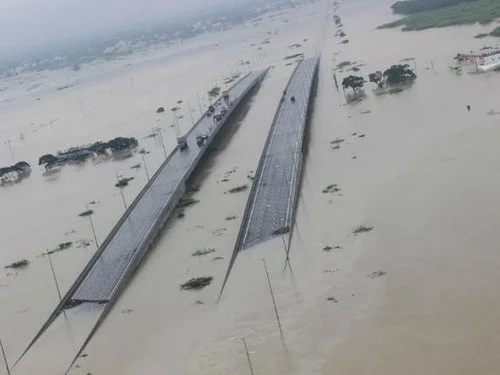 சென்னை வெள்ளம் அரசு இயந்திரம் உருவாக்கிய செயற்கை பேரிடரே!