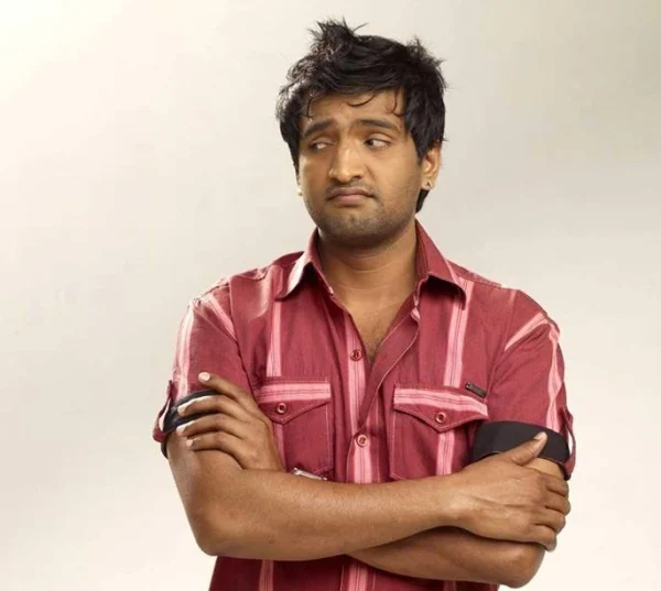 நடிகர் சந்தானத்துக்கும் பில்டருக்கும் இடையே மோதல்..?