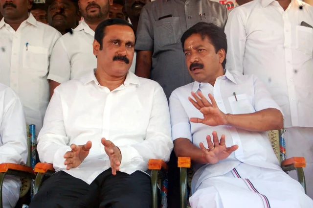`ராமதாஸை விமர்சிக்க உதயநிதிக்குத் தகுதி இல்லை!' - கொதிக்கும் அன்புமணி