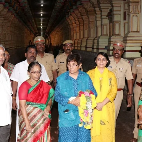 ராமேஸ்வரம் கோயிலில் கிரண்பேடி சாமி தரிசனம்!