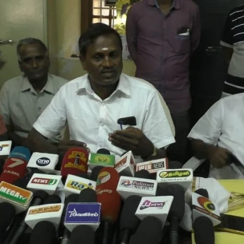 `தியானம் செய்ததுதான் தேர்ச்சி விகிதம் உயரக் காரணம்!' - திருப்பூர் அரசுப் பள்ளி தலைமையாசிரியர்