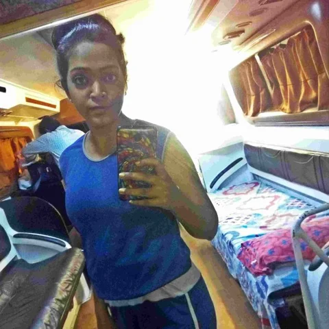 ‘நான் காலி’னு இடுப்பை பிடிச்சுகிட்டு நின்னுட்டார் சிவா!” தமிழ்ப் படம் 2 நவ்யா சுஜி