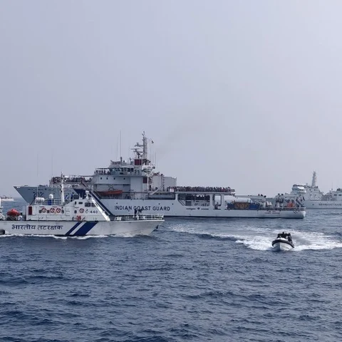 ராக்கெட் லாஞ்சர், மெஷின் கன், ஹெலிகாப்டர் ரெஸ்க்யூ... கடலோர காவல் படைக்கு ராயல் சல்யூட்!
