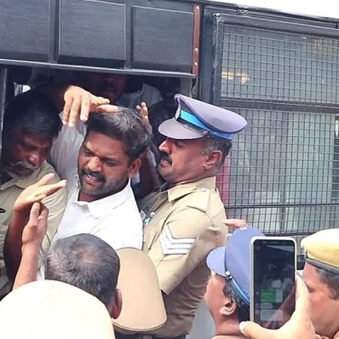 தடையை மீறி போராடிய 'மக்கள் அதிகாரம்' அமைப்பினர் திருச்சியில் கைது!