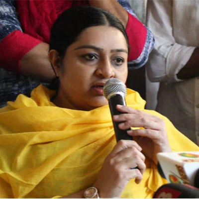 பன்னீர்செல்வத்தை சரமாரியாக விளாசிய தீபா!