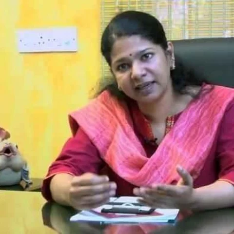 மலேசியாவில் சிக்கித் தவிக்கும் 49 பேரை விடுவிக்க நடவடிக்கை! - கனிமொழிக்கு கண்ணீர் மல்க பெண்கள் நன்றி
