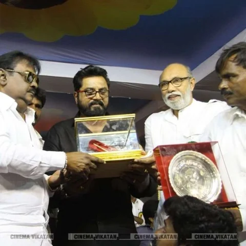 ``அப்பாவோட கண்கள்தான் எனக்கும் பிடிக்கும்" - விஜயகாந்த் விழாவுக்கு வீடியோ அனுப்பிய மகன்!