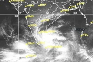 நெருங்கும் 'நீலம்’ புயல்: தொலைத் தொடர்பு, மின் இணைப்பு பாதிக்கப்படலாம்