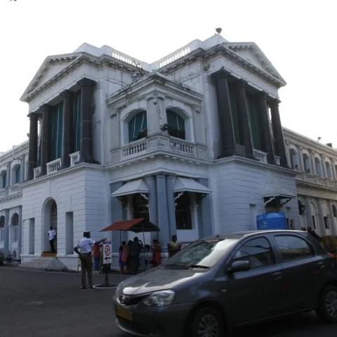 `தேள் கொடுக்கை நாம்தான் வெட்டணும்!' - பேரவையில் அதிர்ந்த துரைமுருகன்; கலகலத்த ஓ.பி.எஸ்