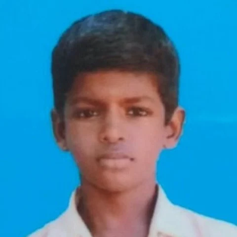 யோகா போட்டிக்கு சிங்கப்பூர் செல்ல உதவியில்லாமல் தவிக்கும் கிராமத்து மாணவன்!
