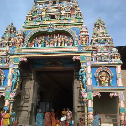 கோயில் கருவறைக்குள் நுழைந்து நகை திருடிய பெண் கைது!