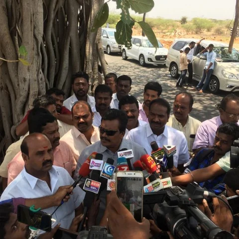 ``தி.மு.க வோடு சேர்ந்து ஆட்சியைக் கலைப்போம்!" − தங்கதமிழ்ச்செல்வன் அதிரடி