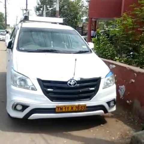 சிசிடிவி-யில் சிக்காத கொள்ளையர்கள்! - 12 கோடி மதிப்புள்ள நகை கொள்ளையில் துப்பு கிடைக்காமல் திணறும் போலீஸ்