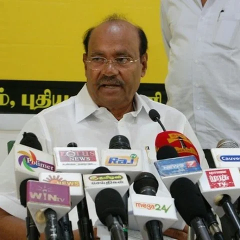 `இவர்களின் அன்பைக்கூட சந்தேகத்துடன்தான் பார்க்கணும்! - பொள்ளாச்சி விவகாரத்தில் ராமதாஸ்