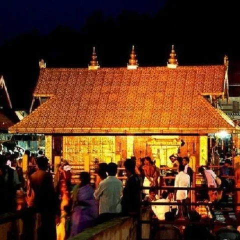 சபரிமலை ஐயப்பன் கோயிலுக்குத் தங்கத்திலான புதிய கதவு - காணிக்கையாக வழங்கும் பக்தர்கள்!