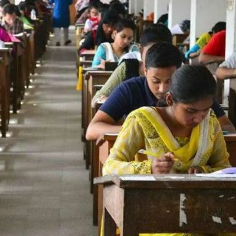 போலி பொறியியல் கல்லூரிகள் பட்டியலில் முதலிடம் பிடித்த டெல்லி..!