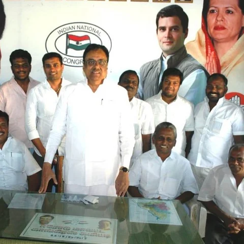 ``பித்துப் பிடித்தவர்கள் அதிகமாக இருப்பது அ.தி.மு.க-வில் தான்!” - ஈ.வி.கே.எஸ். இளங்கோவன் அதிரடி