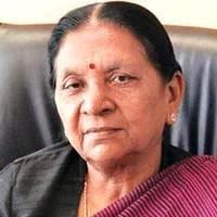 நில மோசடி புகார்: குஜராத் முதல்வரை பதவி விலக சொல்கிறது காங்கிரஸ்!