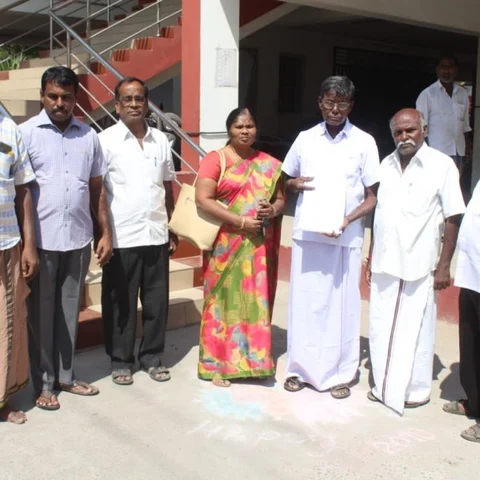 `சூதாட்டம், விபசாரத்தை தடுக்காவிட்டால் குண்டுவெடிக்கும்!' - அரசுப் பள்ளிக்கு வந்த அதிர்ச்சிக் கடிதம்