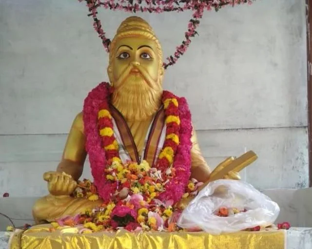திருப்பூரில் திருவள்ளுவருக்குக் கோயில்!- வழிபாடு நடத்திச் செல்லும் மக்கள்