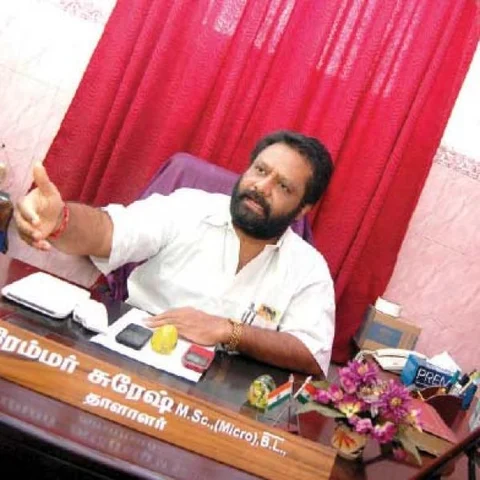 அ.தி.மு.க-வின் போஸ்டர் புகழ் கிரம்மர் சுரேஷ் செயலாளர் பதவியில் இருந்து நீக்கம்..!