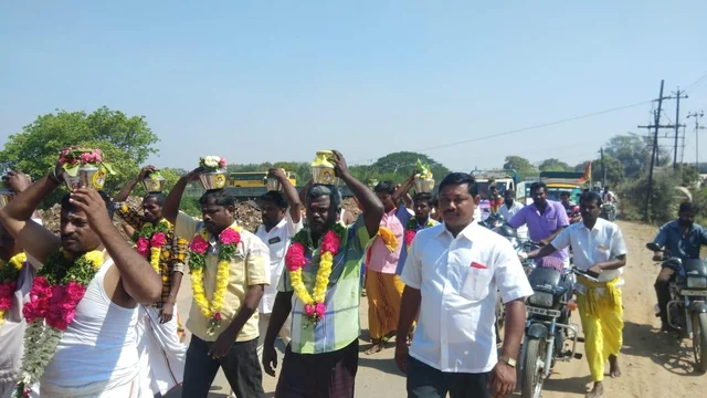 அமெரிக்காவில் சிகிச்சை முடித்து திரும்பிய விஜயகாந்த் - திருச்சியில் பால்குடம் எடுத்த தே.மு.தி.க தொண்டர்கள்