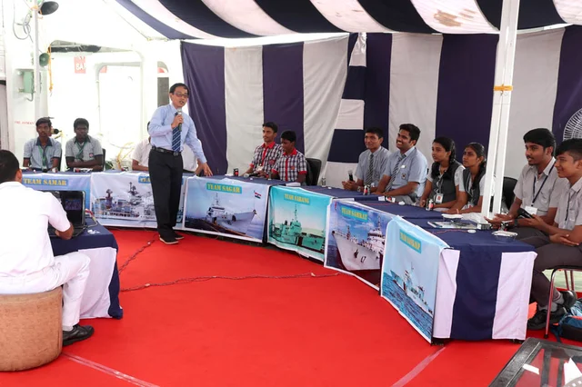 கடற்படைக் கப்பலில் நடைபெற்ற வினாடி-வினா போட்டி! - கலக்கிய சுட்டீஸ்