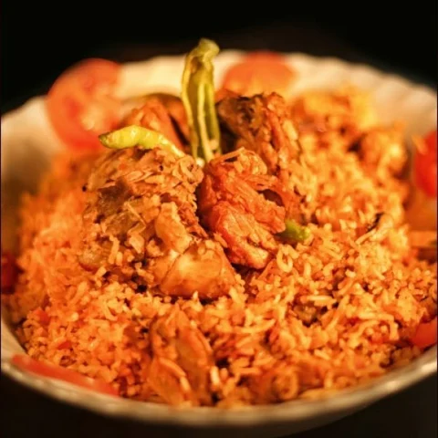 ஹோட்டல் சுவையில் வீட்டிலேயே பிரியாணி செய்யலாம்!