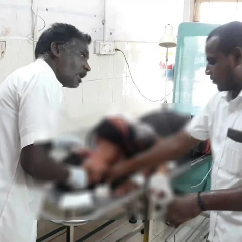 தடையான திருமண பேச்சு - முறைப் பெண்ணை குத்திவிட்டு விஷம் அருந்திய இளைஞர்!