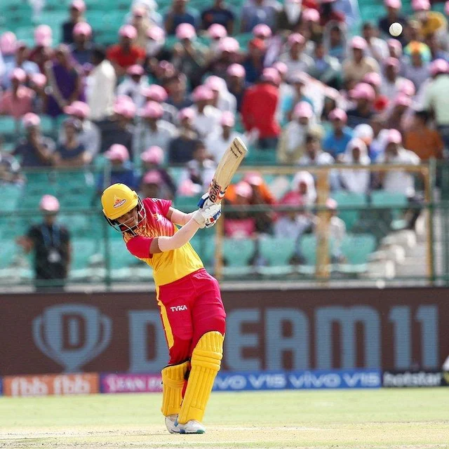 `வெற்றிபெற 2 ரன்கள் எடுப்பதற்குள் 5 விக்கெட்டுகள்!’ - பெண்களுக்கான மினி ஐபிஎல் சுவாரஸ்யம் #WIPL