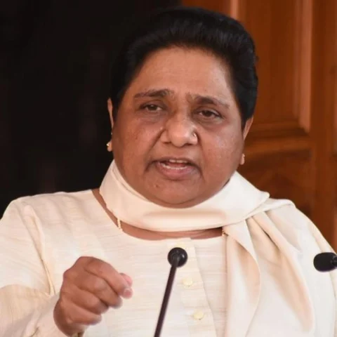 `யோகிக்கு 72 மணி நேரம்; மாயாவதிக்கு 48 மணி நேரம்!'- பிரசாரத்துக்குத் தடை போட்ட தேர்தல் ஆணையம்