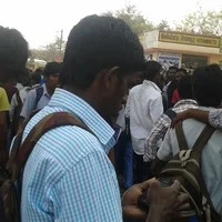 வேப்பம்பட்டில் ஓடும் ரயிலில் மாணவன் பலி: டிக்கெட் பரிசோதகரை கைது செய்யக் கோரி மாணவர்கள் மறியல்!