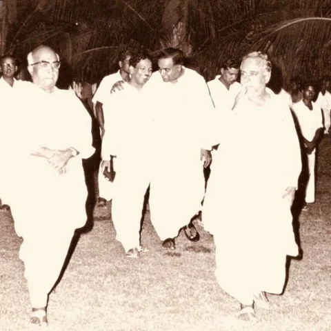 கடற்கரை சொல்லுமே கதை கதையாக..! - மெரினா குறித்து கருணாநிதி கைப்பட எழுதிய கடிதம்