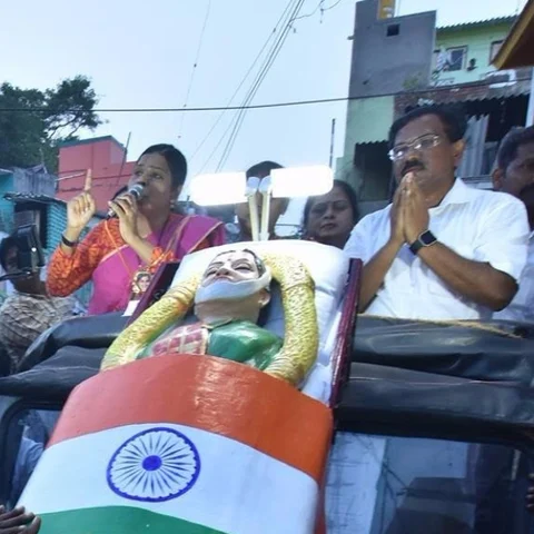 ஜெயலலிதாவின் சவப்பெட்டியும் அருவருப்பு அரசியலும்! #CoffinForVotes