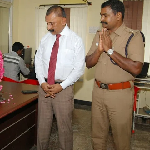 `நன்றியெல்லாம் எதுக்கு; நான் எதுவும் சாதிக்கல’ - வாழ்த்த வந்தவர்களிடம் நெகிழ்ந்த பொன்.மாணிக்கவேல்