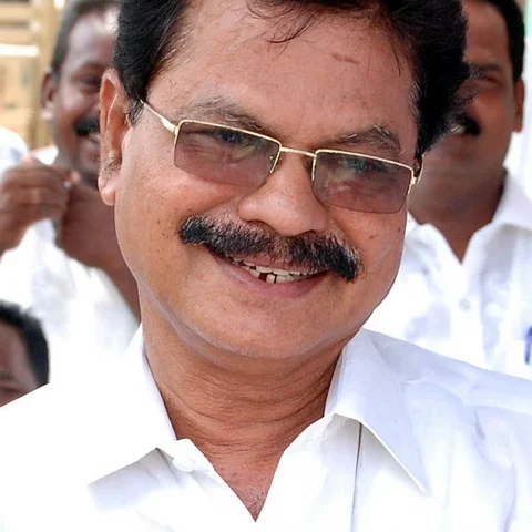 `தி.மு.க சேர்த்துக்கல; அ.ம.மு.க-வில் ஐக்கியம்!' - எம்.எல்.ஏ-வின் சகோதரர் அதிரடி முடிவு