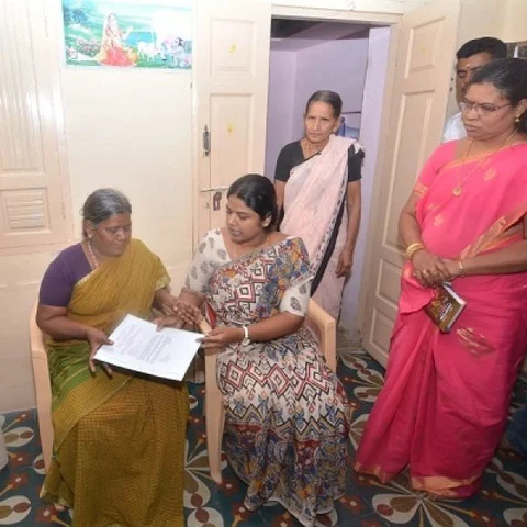 ஒரே மகனை பறிகொடுத்துக் கதறிய தாய்: நேரில் சென்று உதவிய கலெக்டரின் மனிதநேயம்!